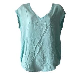 Chaser Women's Silk Basics Vent Back Shirttail Cap Sleeve Top Aqua Blue Medium
